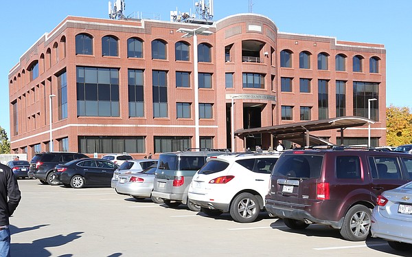 Washington County Quorum Court backs 'Hybrid' pay plan during heated meeting - Vimarsana News