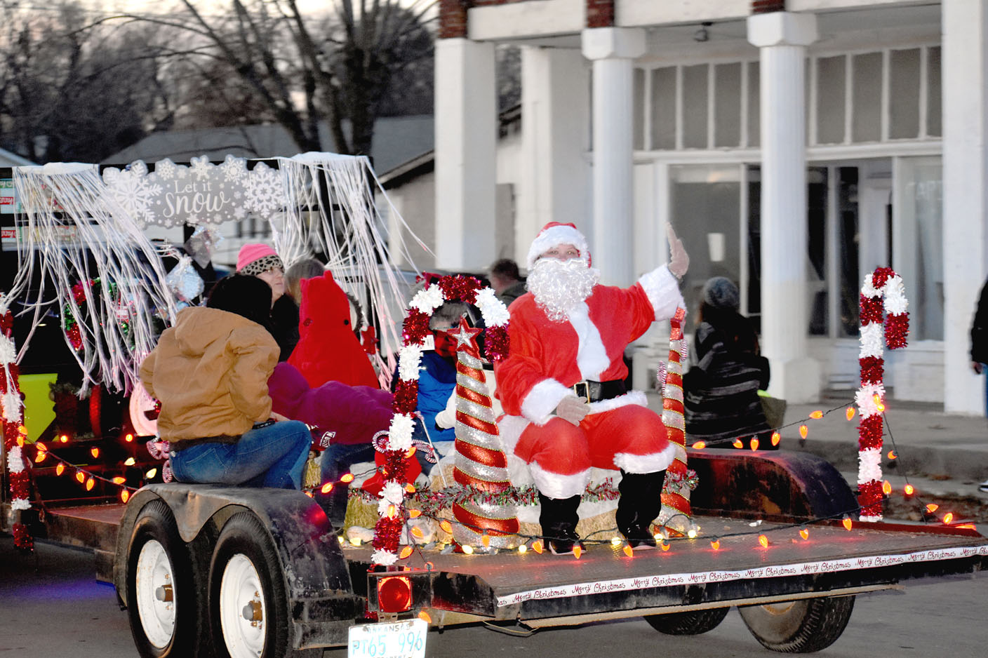 Lincoln Parades Christmas Style Around Square Washington County