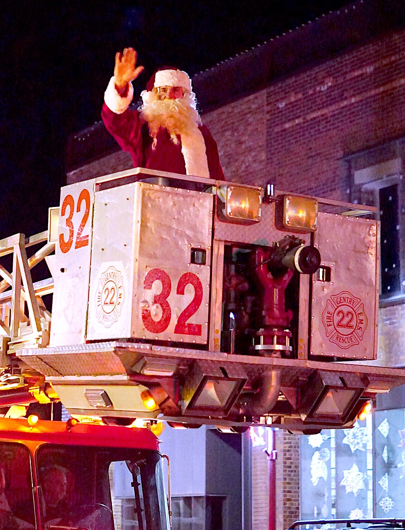 Westside Eagle Observer/RANDY MOLL
Santa rode atop a fire engine and waved to spectators along Main Street at the close of the Gentry Christmas Parade on Saturday night.