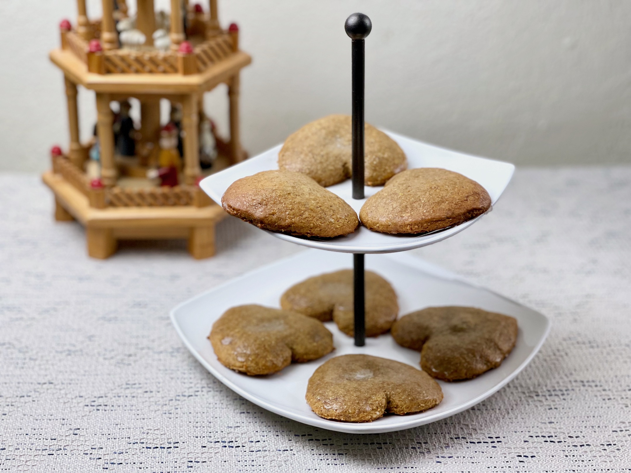 Wrapping Paper” Incredibly Almond Christmas Cookies- with Sandwich