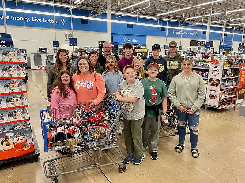 Norphlet United Methodist youth shop for Angel Tree children El