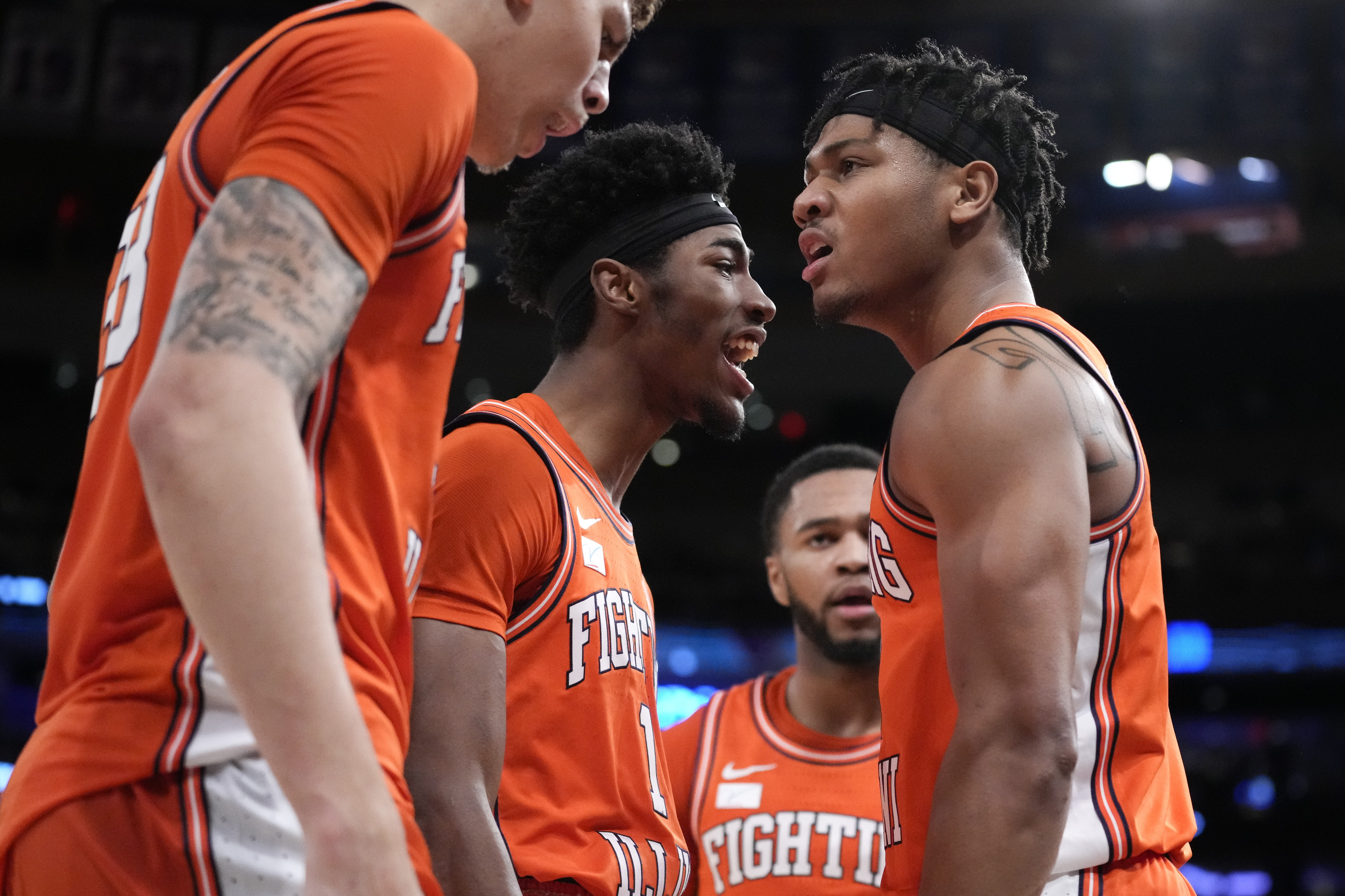 Shannon shines in OT, No. 17 Illinois tops No. 2 Texas, 85-78 - Vimarsana News