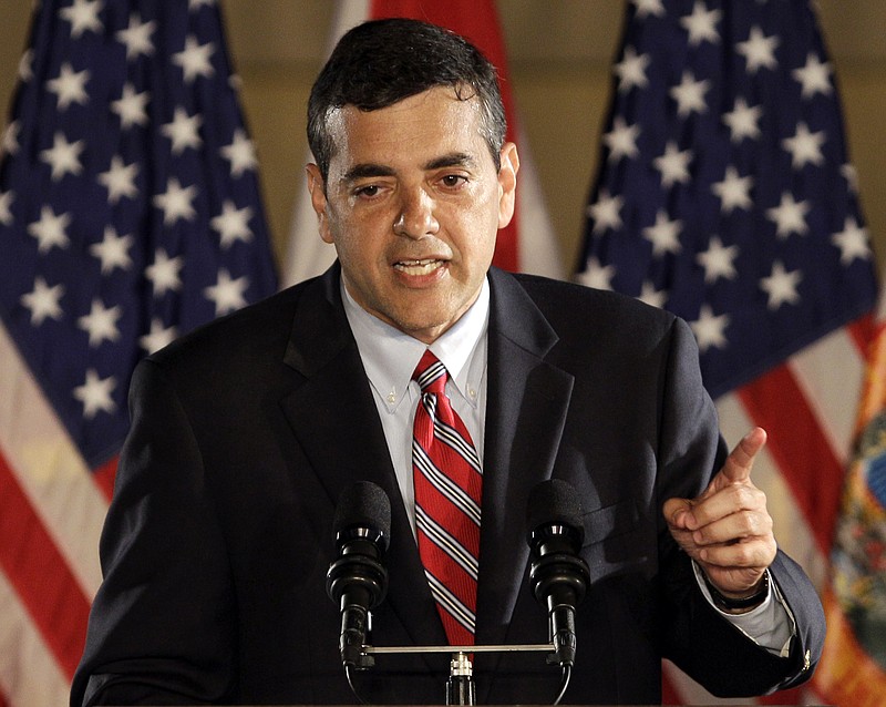 El entonces candidato republicano al Congreso federal por Florida, David Rivera, durante un discurso el 2 de noviembre de 2010, en Coral Gables, Florida. (AP Foto/Alan Diaz, Archivo)