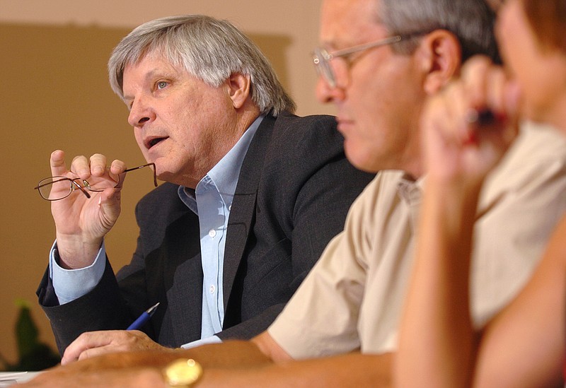 Northwest Arkansas Regional Planning Commission Executive Director Jeff Hawkins addresses the group July 28, 2004, during a meeting at the commission's Springdale office.
(File Photo/Arkansas Democrat-Gazette)