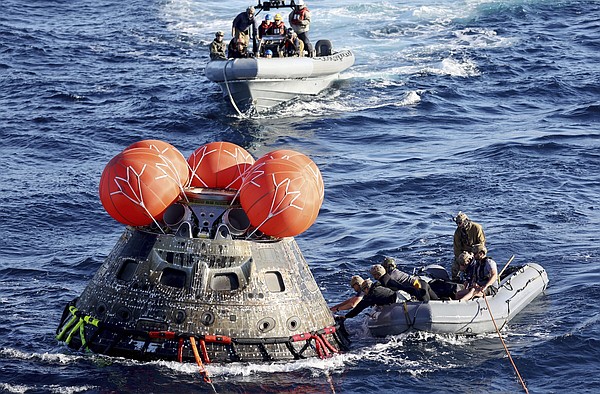 Orion capsule's splashdown a success - Vimarsana News