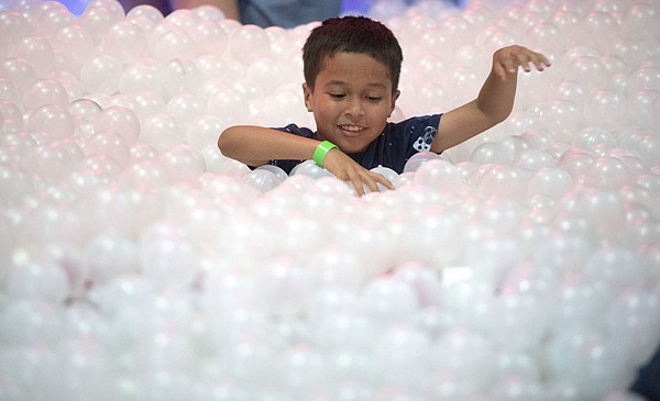 FYI Calendar: "Christmas Carol" Dec. 23-24 at T2; 'Tuna Christmas' ends today at APT - Vimarsana News