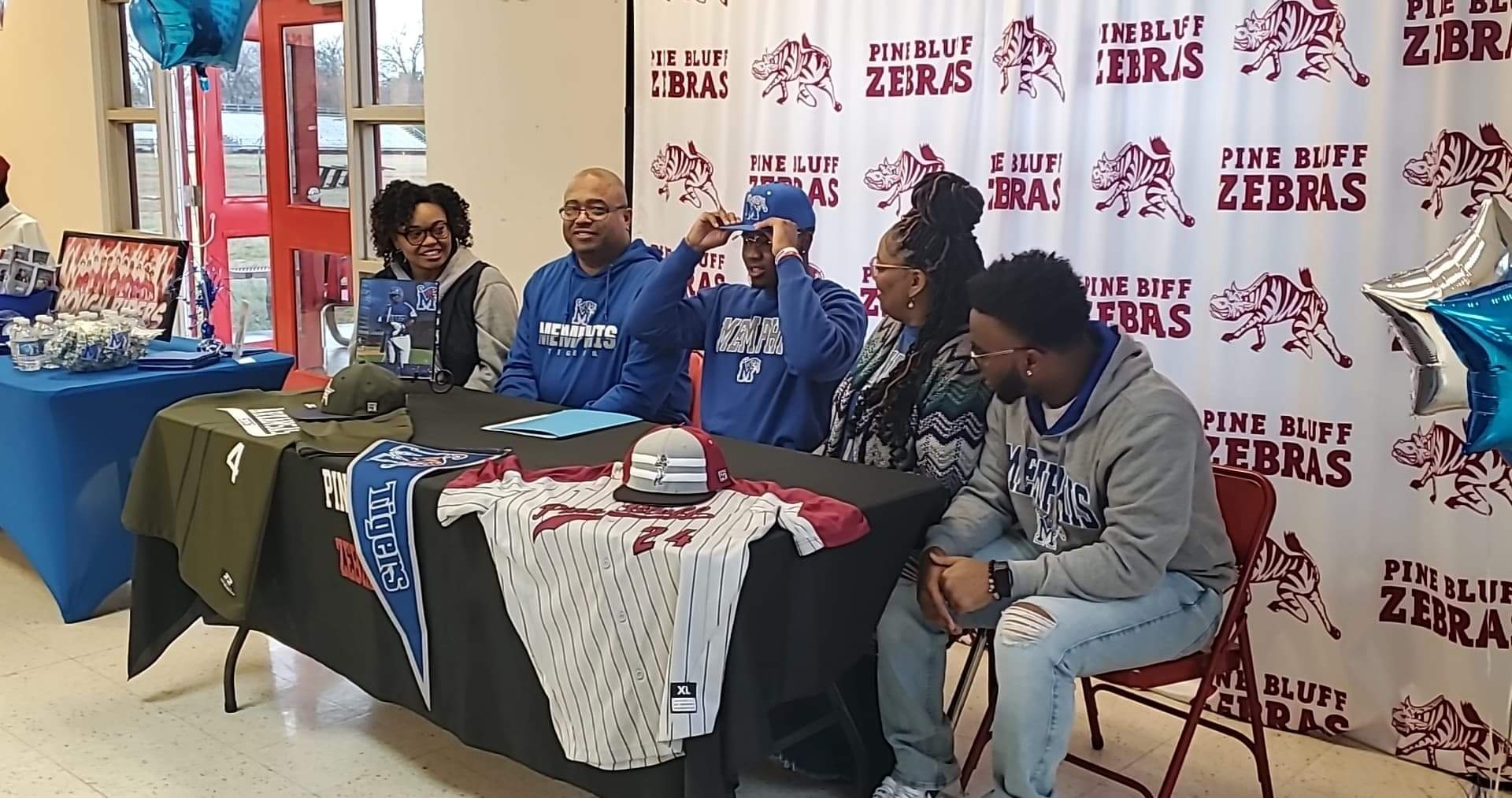 PBHS’ Howell signs to Memphis