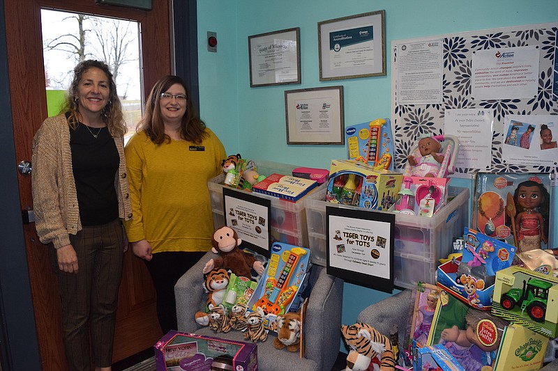 Rochelle Eiselt/Fulton Sun

Michele Atkinson, left, President of Callaway Chapter of the Mizzou Alumni Association, prepares for the annual toy drive. Toys were donated to Callaway Head Start students.
