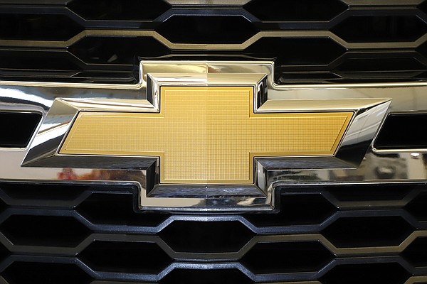 GM recalls 825,000 vehicles for light glitch - Vimarsana News