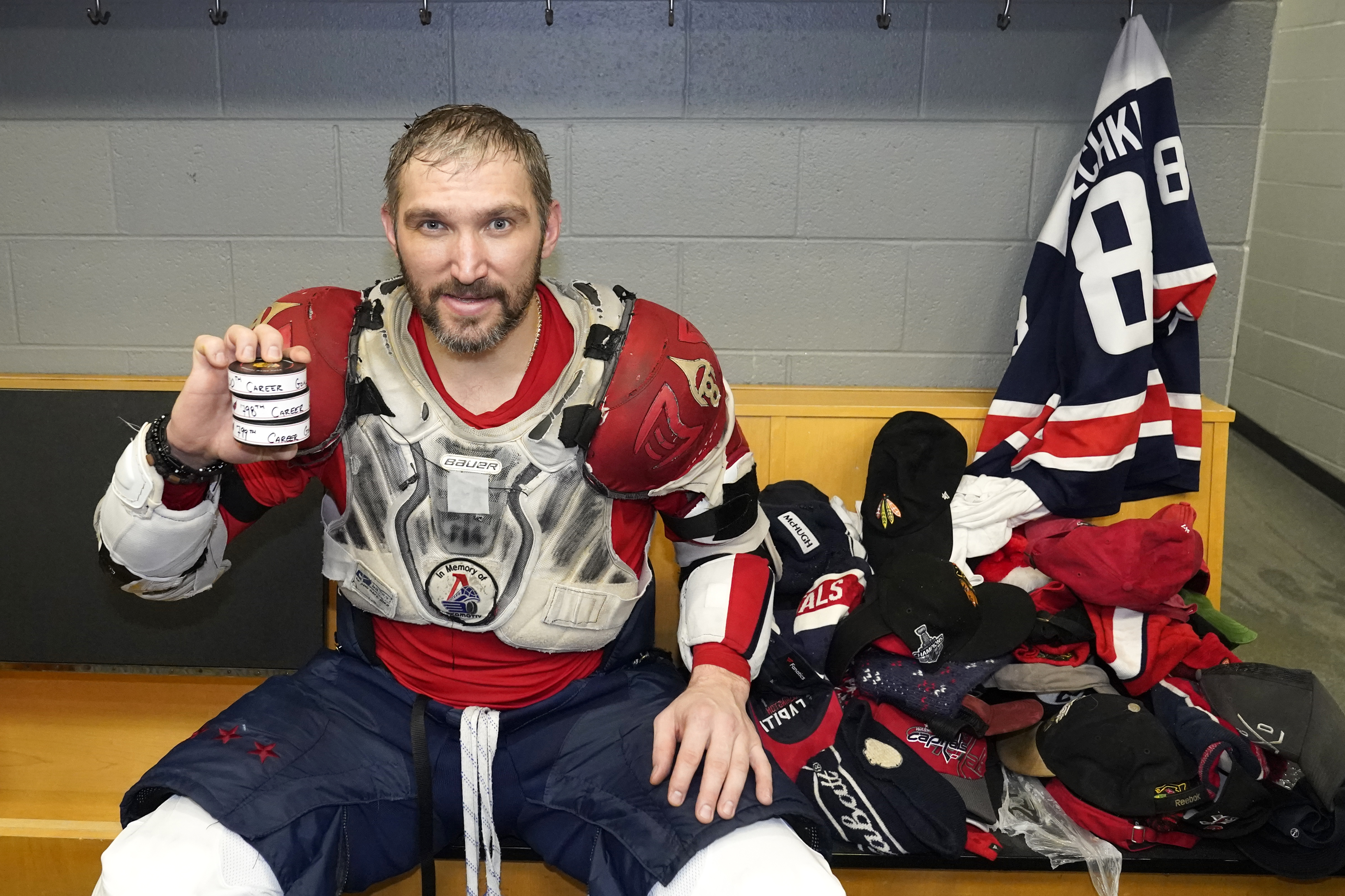 Ovechkin at 800 now chasing Howe for 2nd on NHL goals list - Vimarsana News