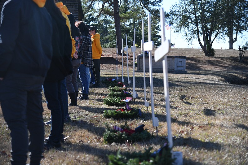 Watch: Annual Wreaths Across America Ceremony Honors Veterans 