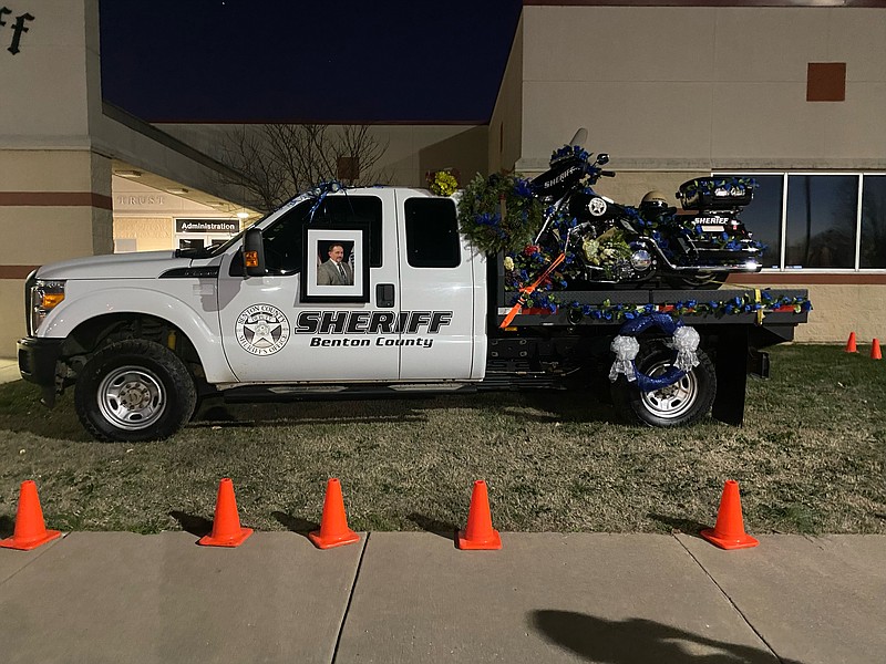 Memorial for Detective Paul Daniel Newell at the Benton County Sheriff's Office.