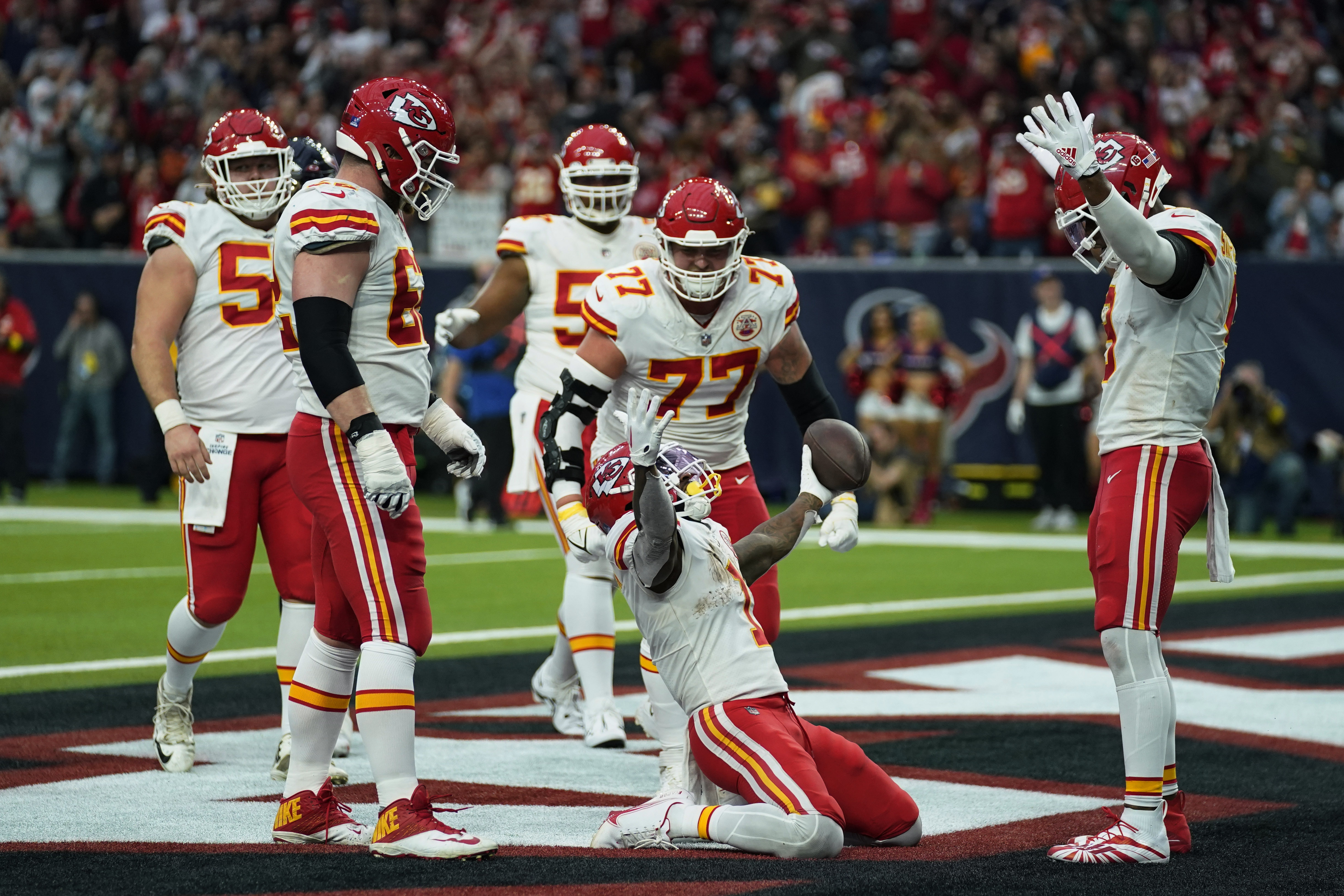 Kansas City Chiefs' fifth straight win preserves lead in jumbled AFC West  race