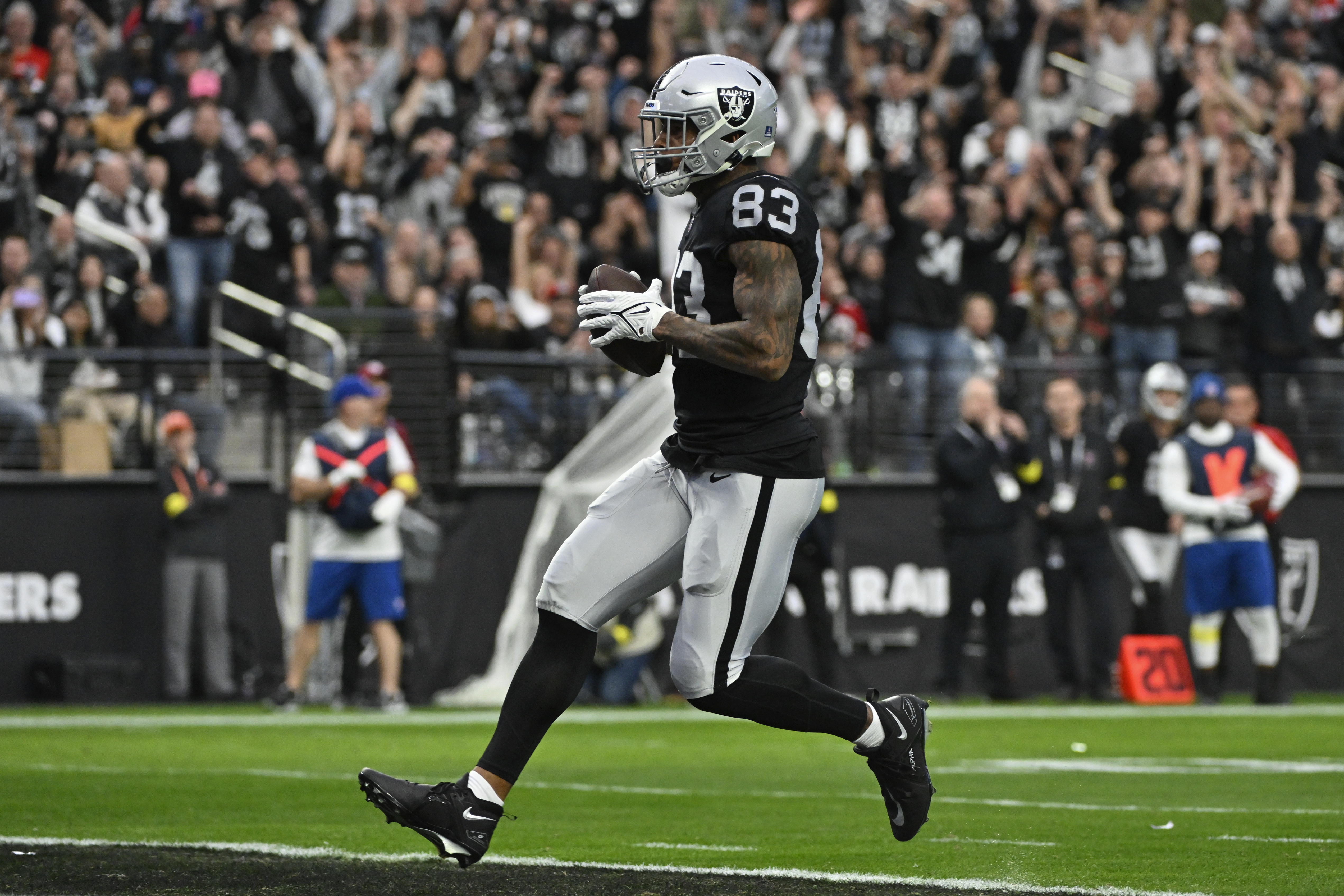 Raiders hit jackpot after Patriots' gamble falls flat