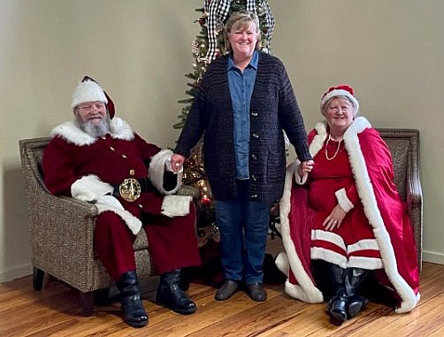 Santa, Mrs. Claus visit at Gentry Public Library | Westside Eagle Observer