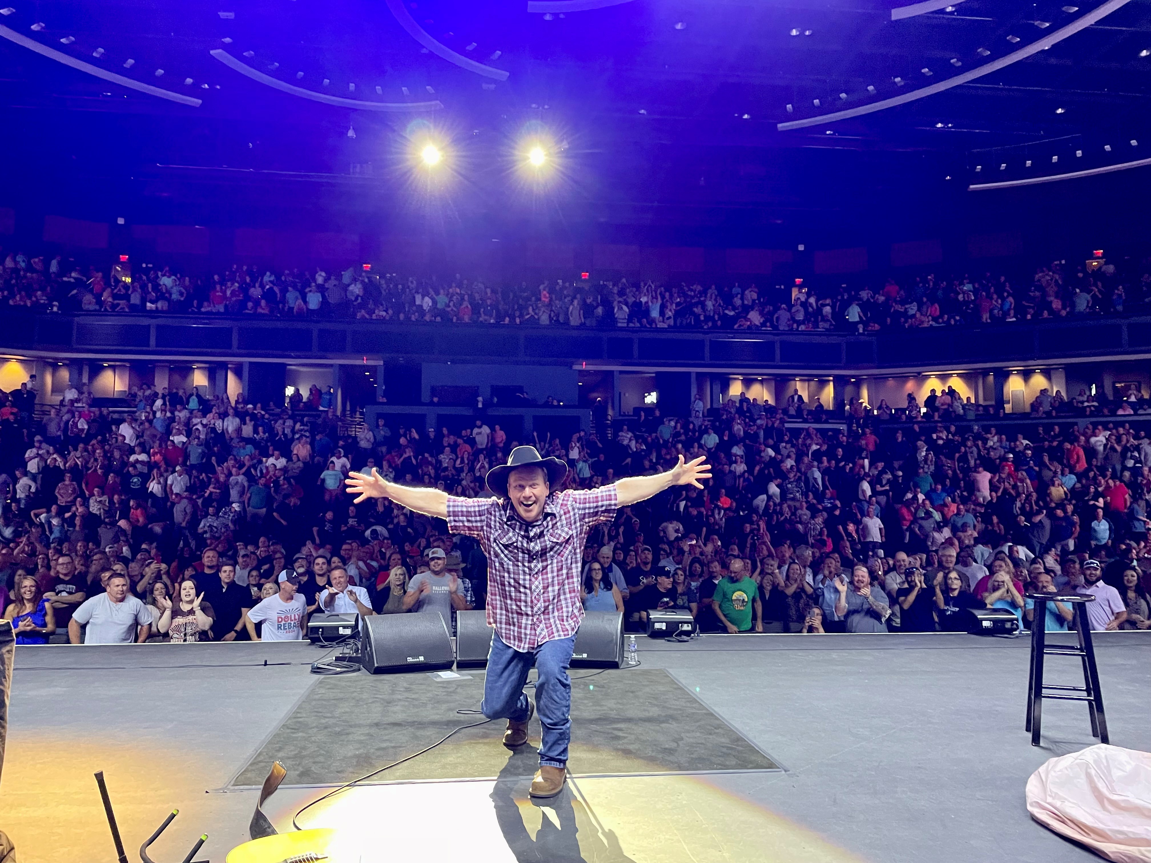 "Let Me In!" tour sees Rodney Carrington returning to Arkansas for three year-end shows - Vimarsana News
