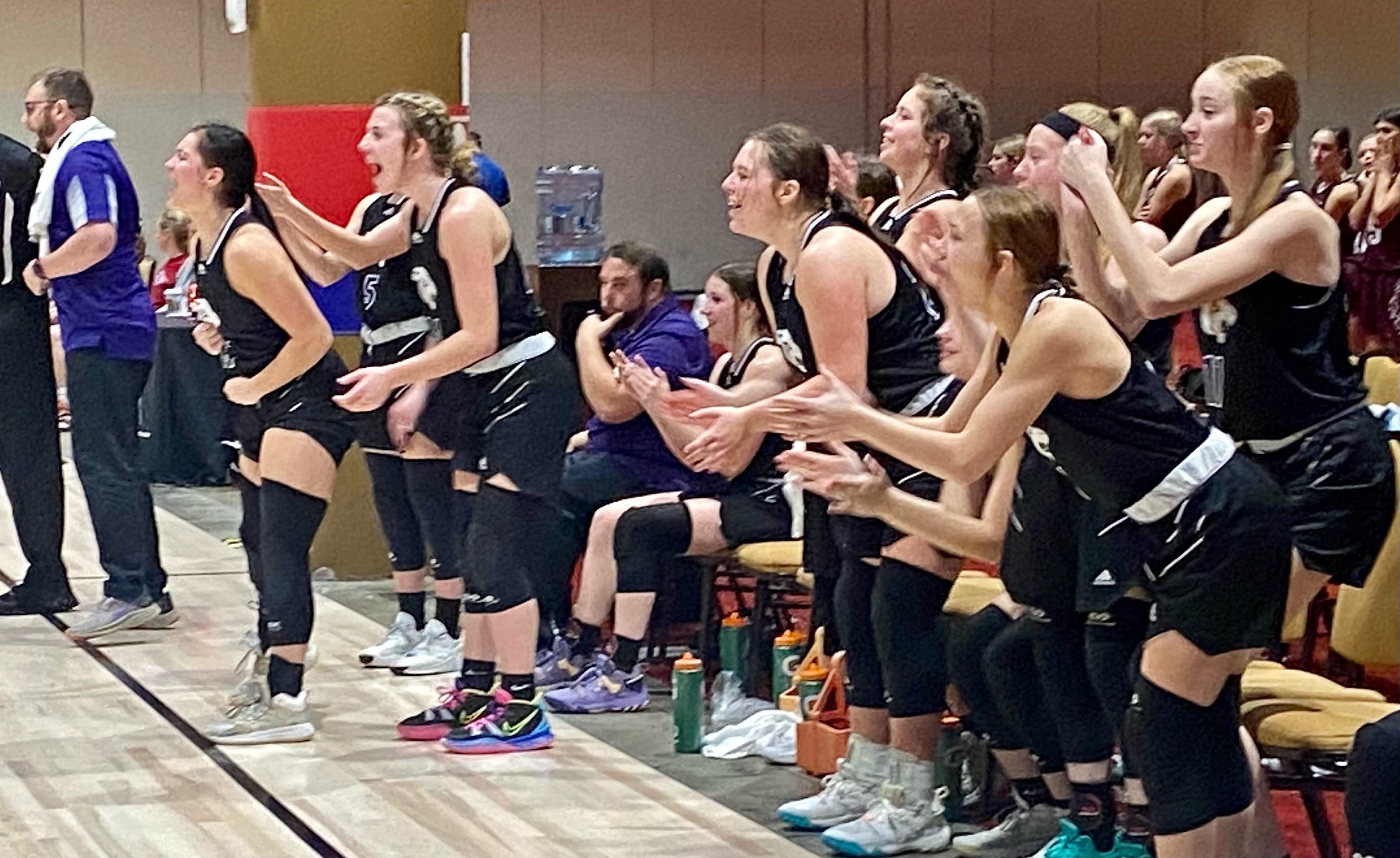 Fouke girls take down Class 5A Oregon school in tourney - Vimarsana News