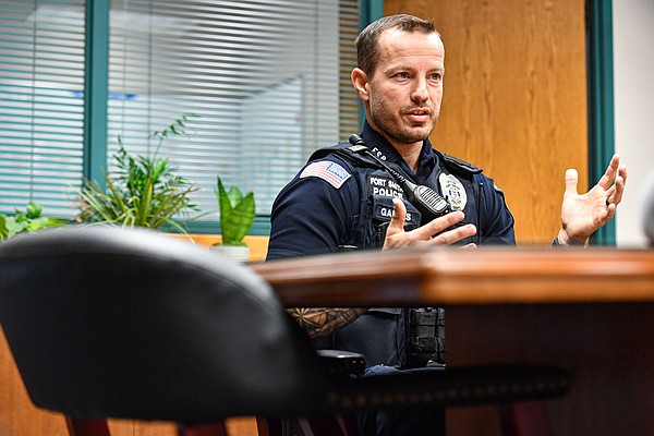 Fort Smith police officer remembers fatal disturbance call after named Officer of the Year by attorney general - Vimarsana News
