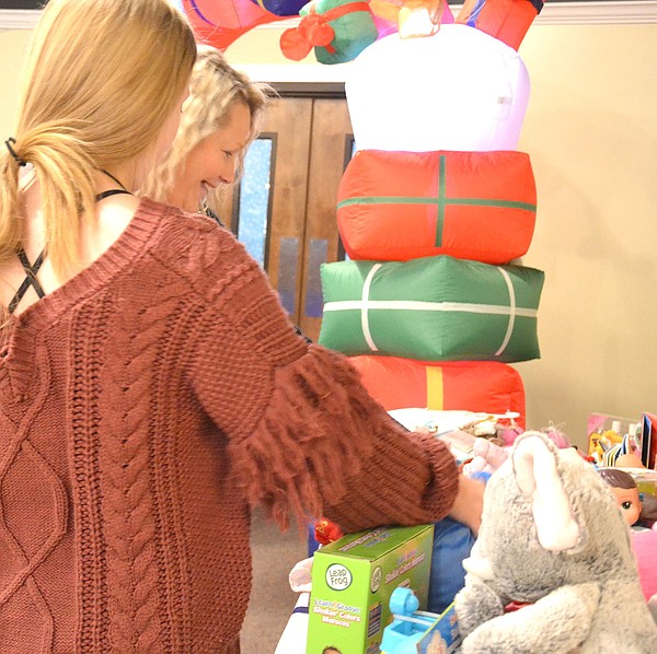 Pea Ridge church spreads Christmas cheer far and wide with gifts, food - Vimarsana News