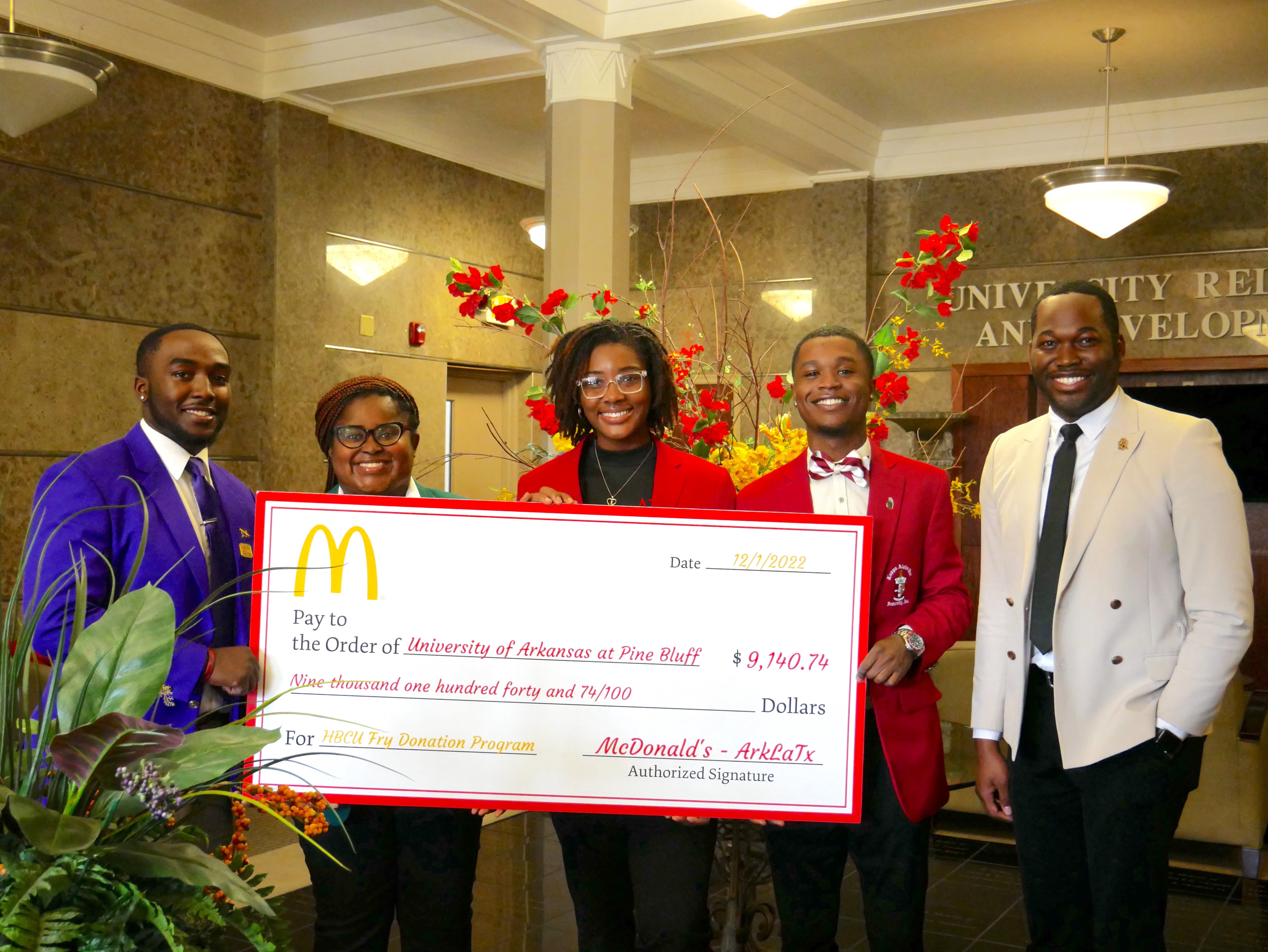 UAPB student leaders receive donation