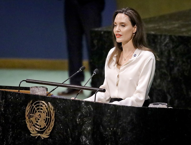 Angelina Jolie, enviada especial del Alto Comisionado de las Naciones Unidas para los Refugiados (ACNUR), da un discurso en la sede de la ONU el 29 de marzo de 2019. (Foto AP/Bebeto Matthews, archivo)