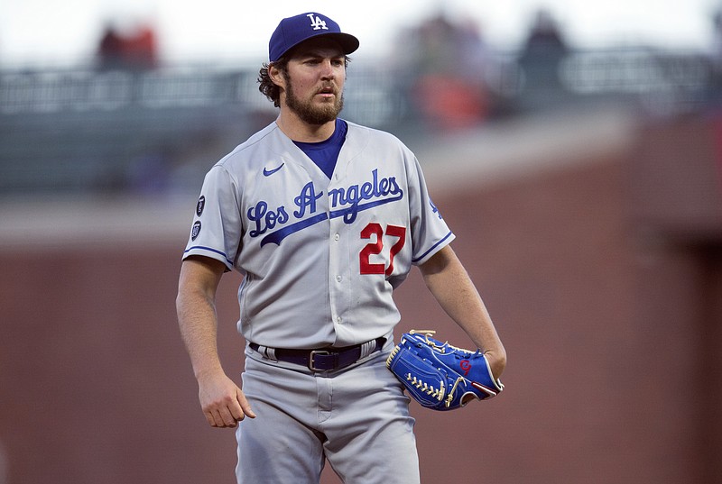 Trevor Bauer, abridor de los Dodgers de Los Ángeles, labora ante los Gigantes de San Francisco en el juego del 21 de mayo de 2021 (AP Foto/D. Ross Cameron, archivo)