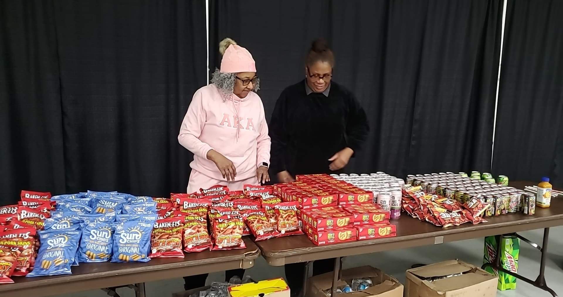 Volunteers assist city warming center