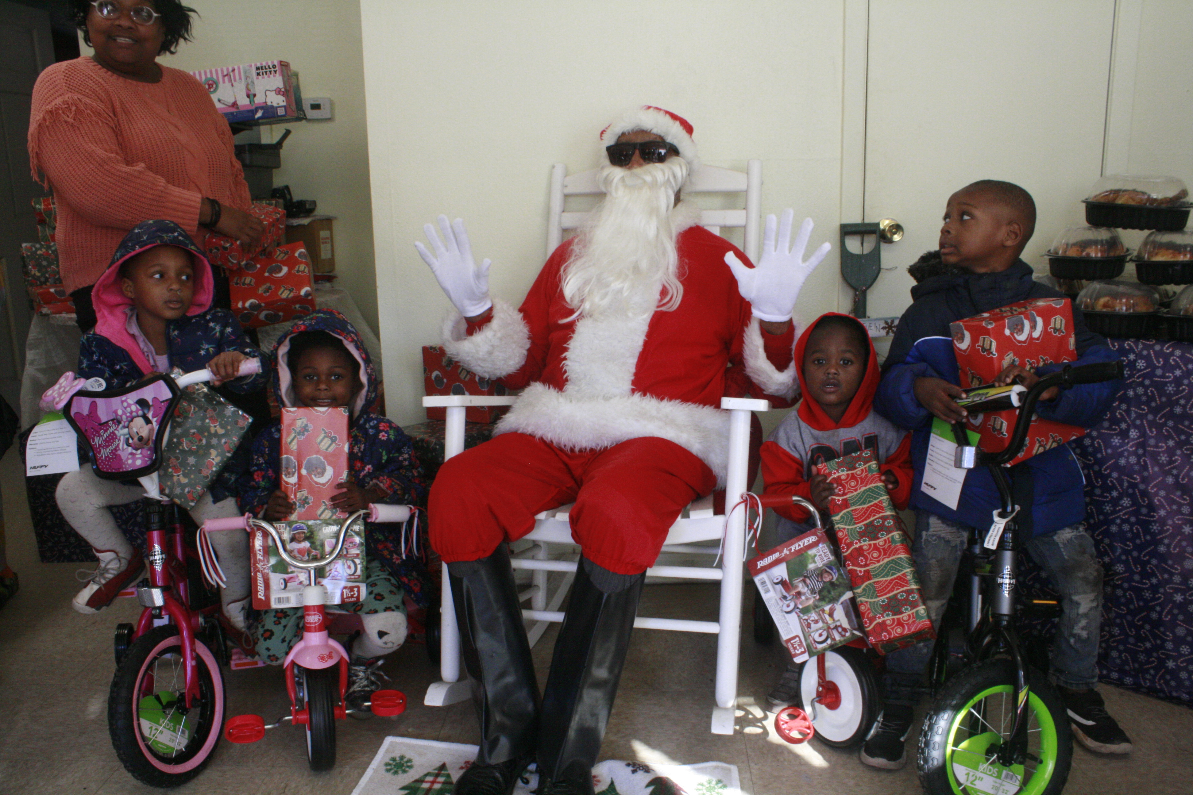 Meet Me at the Court holiday giveaway draws crowd - Vimarsana News