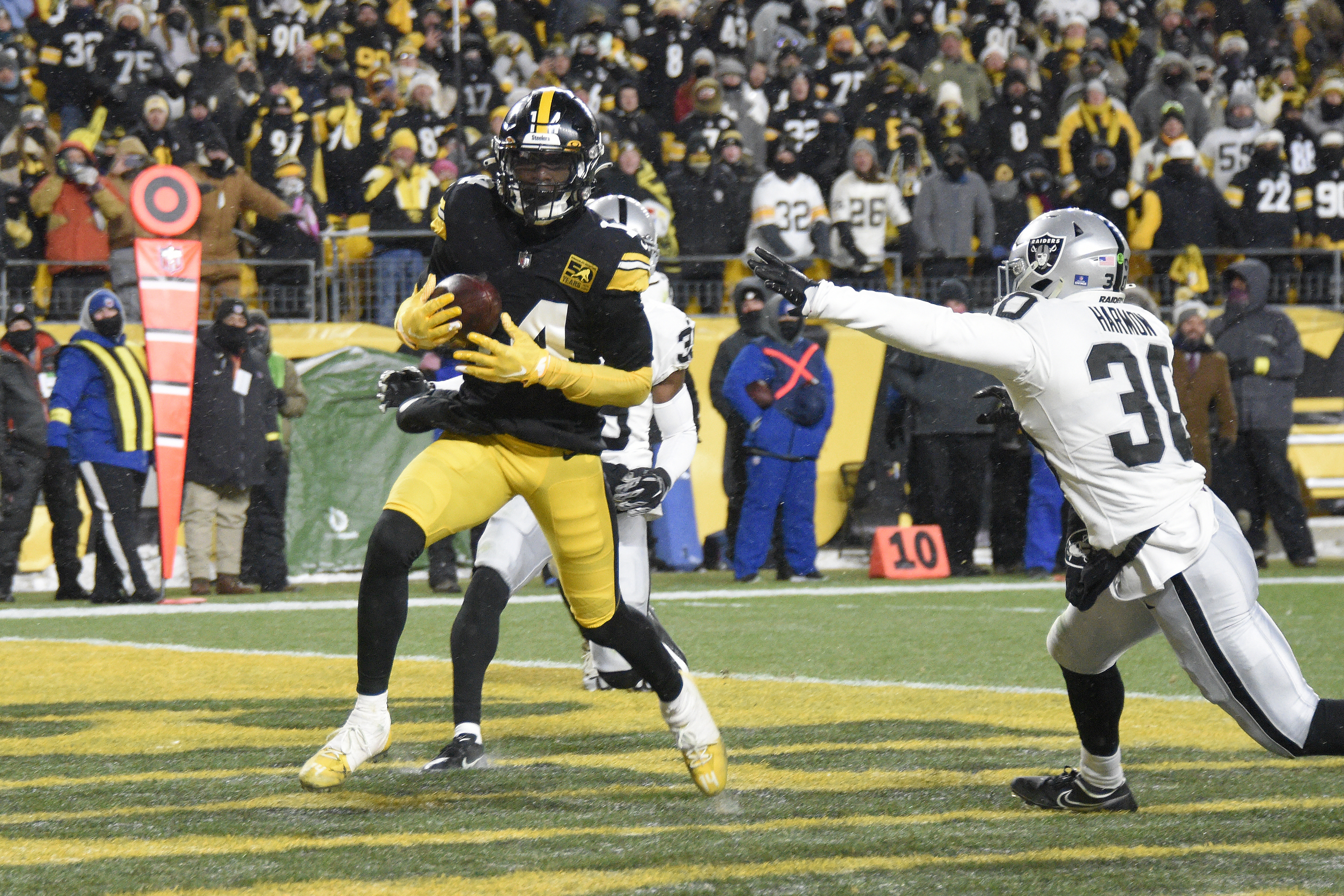 Franco Harris' widow on field in Pittsburgh as his No. 32 retired - WHYY