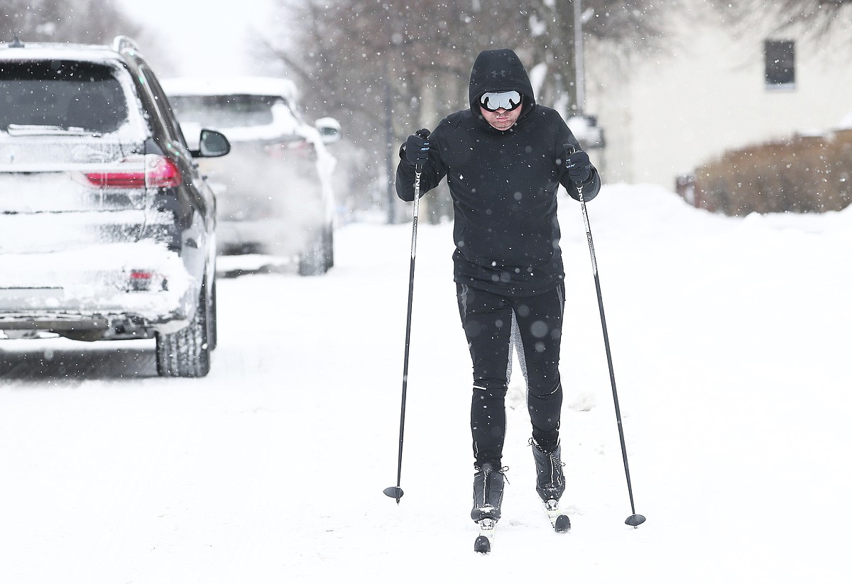 Military police enforce driving ban in snow-stricken Buffalo | El ...