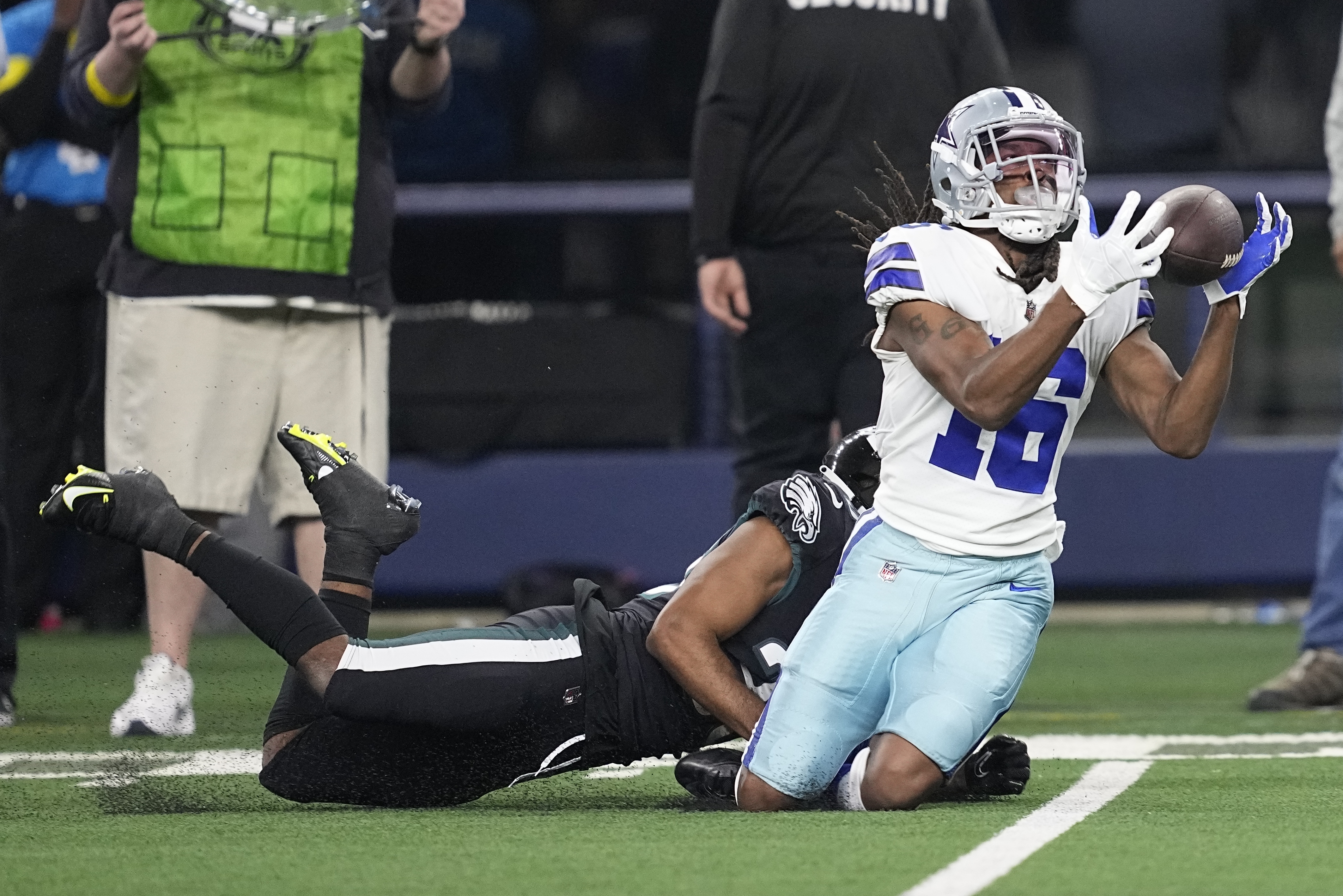 Dallas Cowboys win 40-34, make Philadelphia Eagles wait on top seed