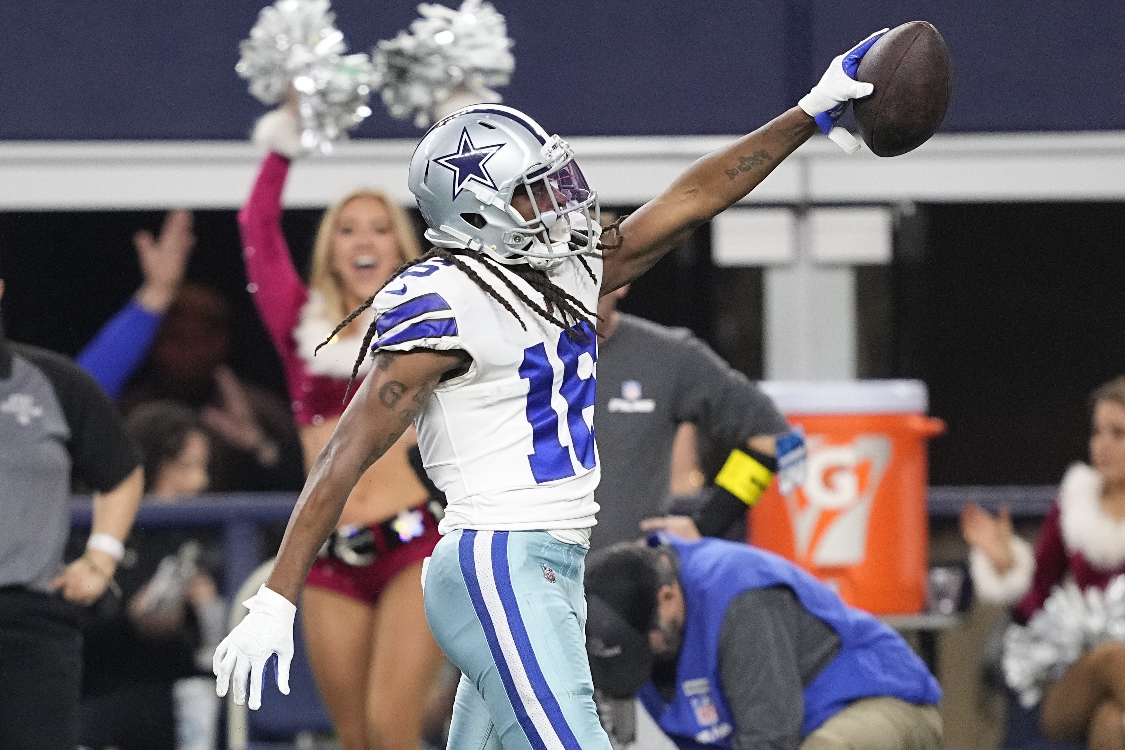 Dallas Cowboys win 40-34, make Philadelphia Eagles wait on top seed