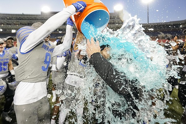 Memphis romps behind QB Henigan - Vimarsana News