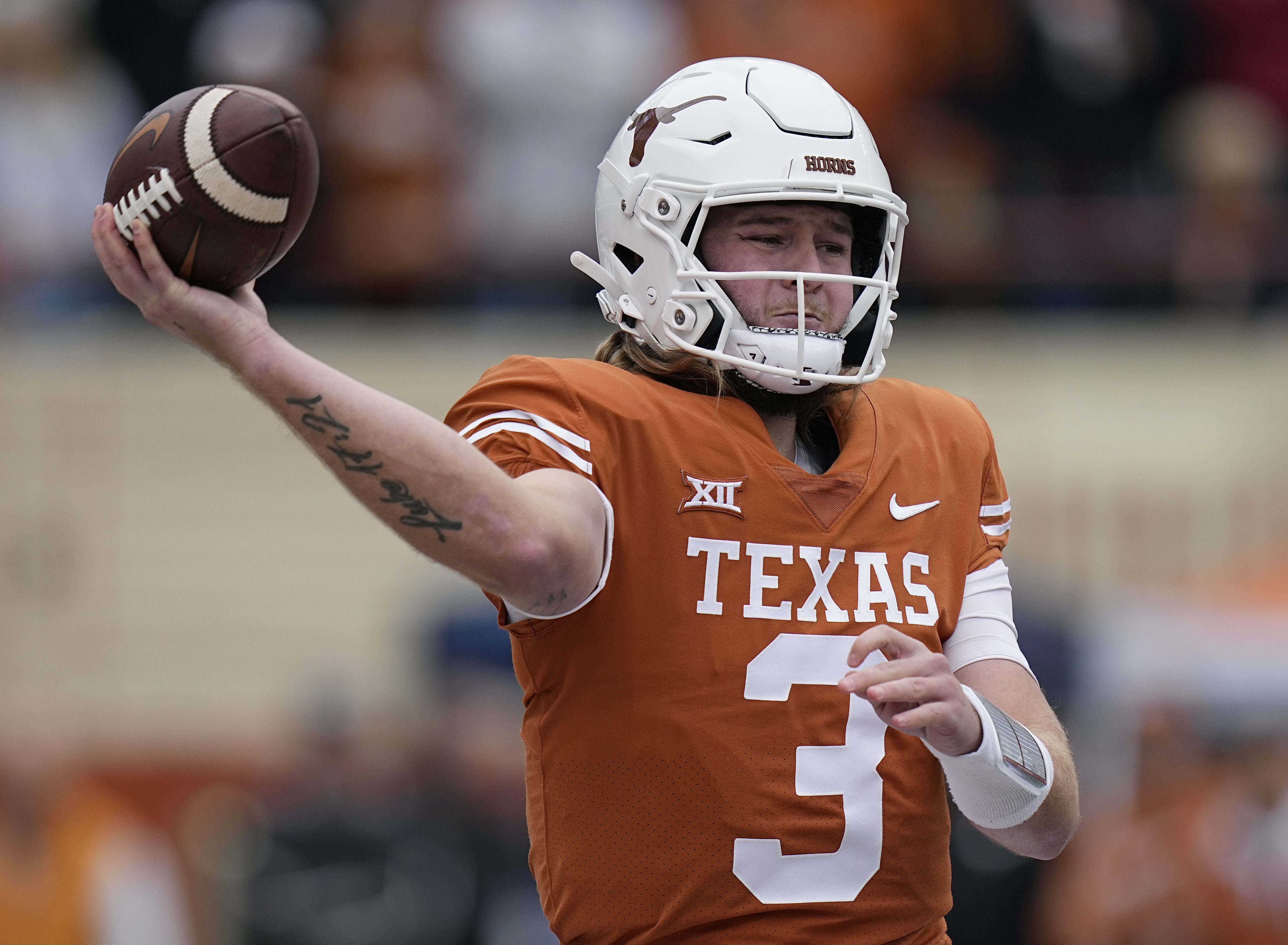 LOOK: Steve Sarkisian, Texas players arrive to Alamo Bowl