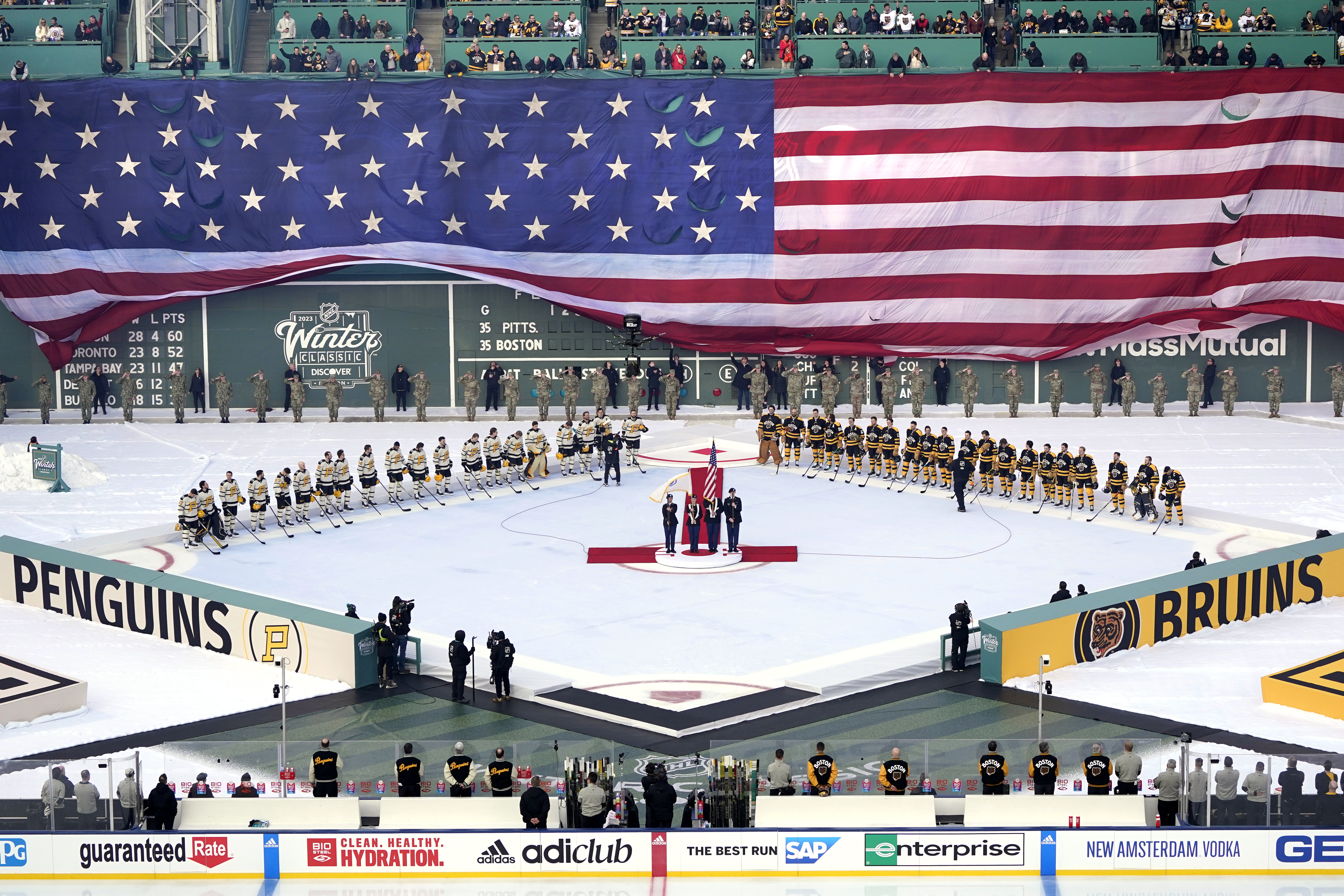 Bruins show up to 2023 Winter Classic in 'Field of Dreams' style