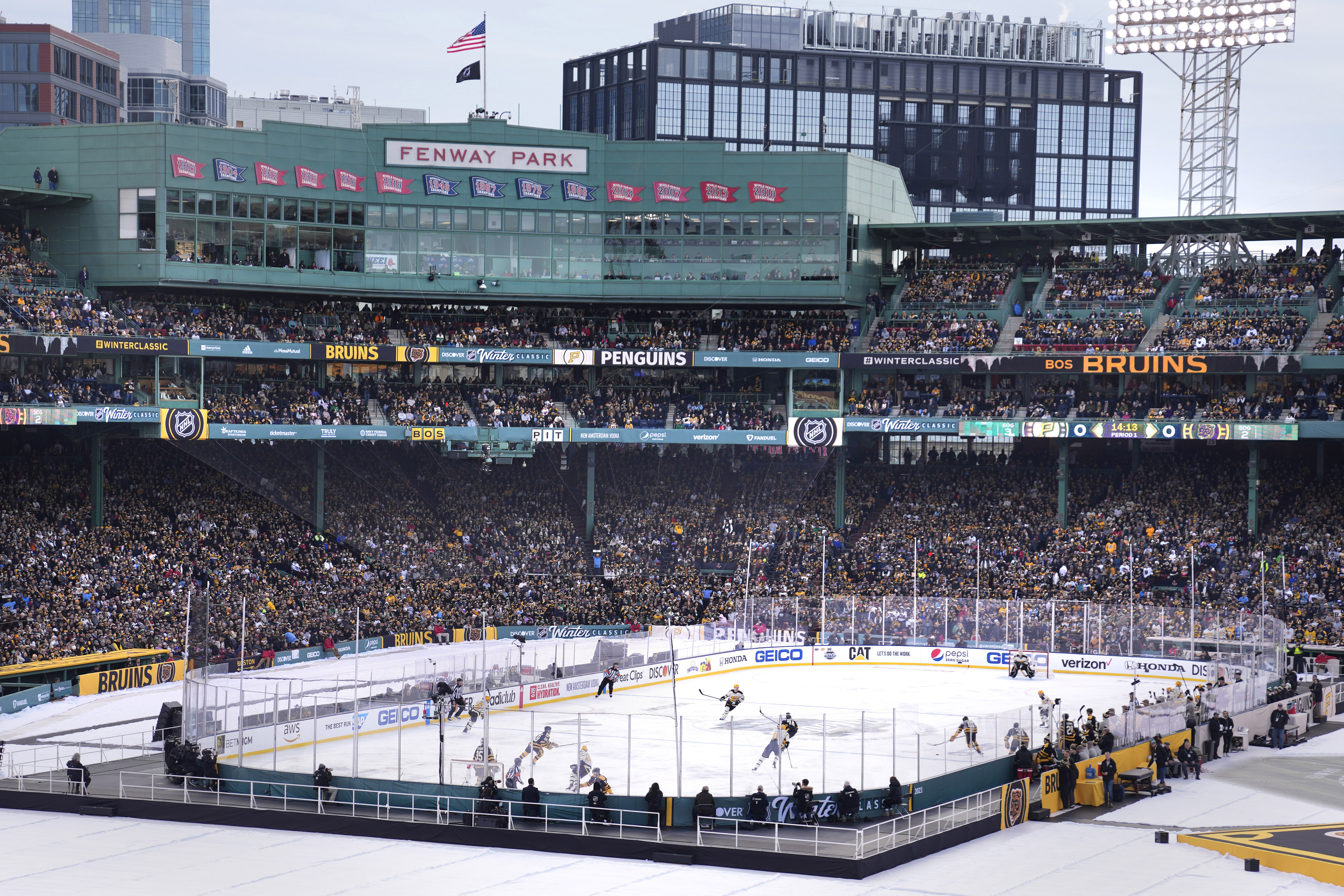 Winter Classic winners, losers: Bruins stay strong, Penguins sliding