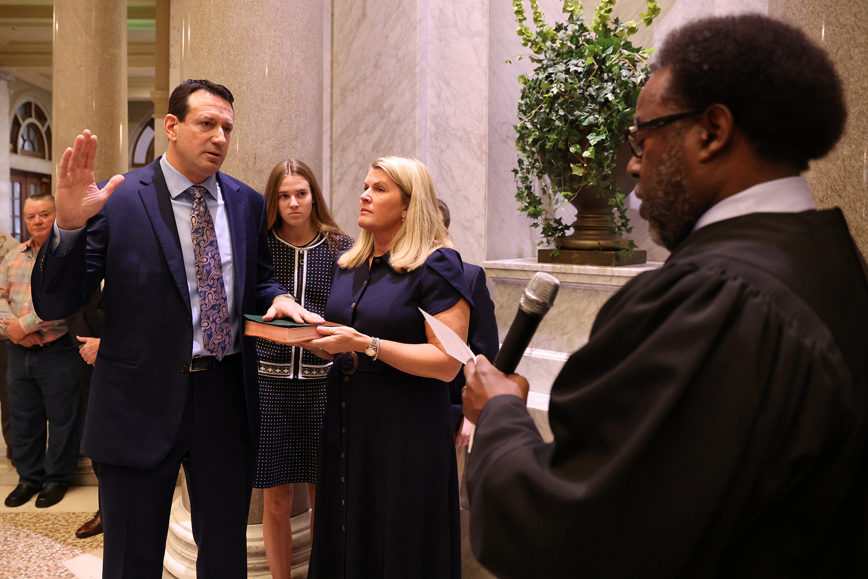 Jones sworn in, succeeds Jegley as 6th Judicial District's newest prosecutor - Vimarsana News