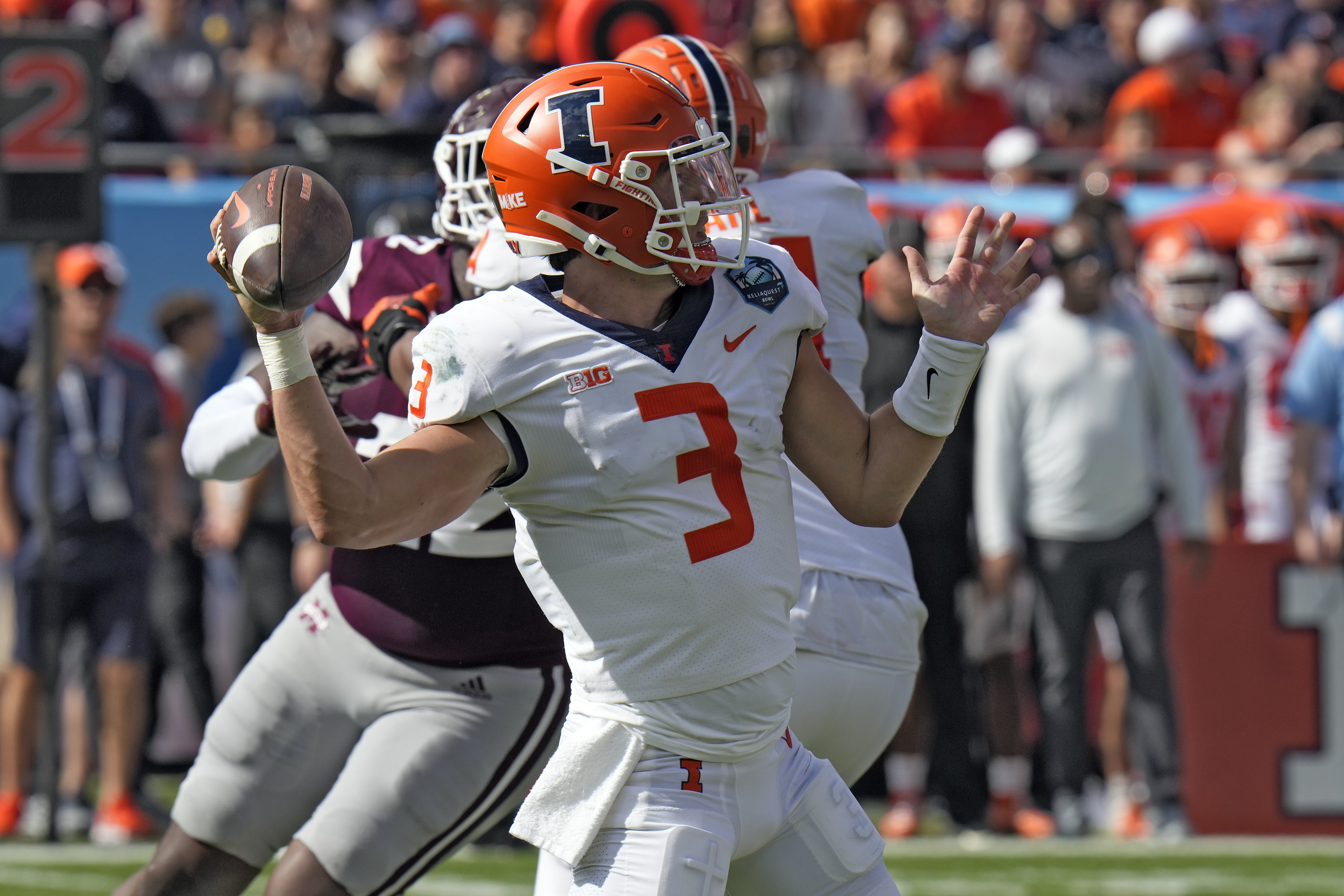 Illinois loses another heartbreaker in ReliaQuest Bowl to end season - The  Daily Illini