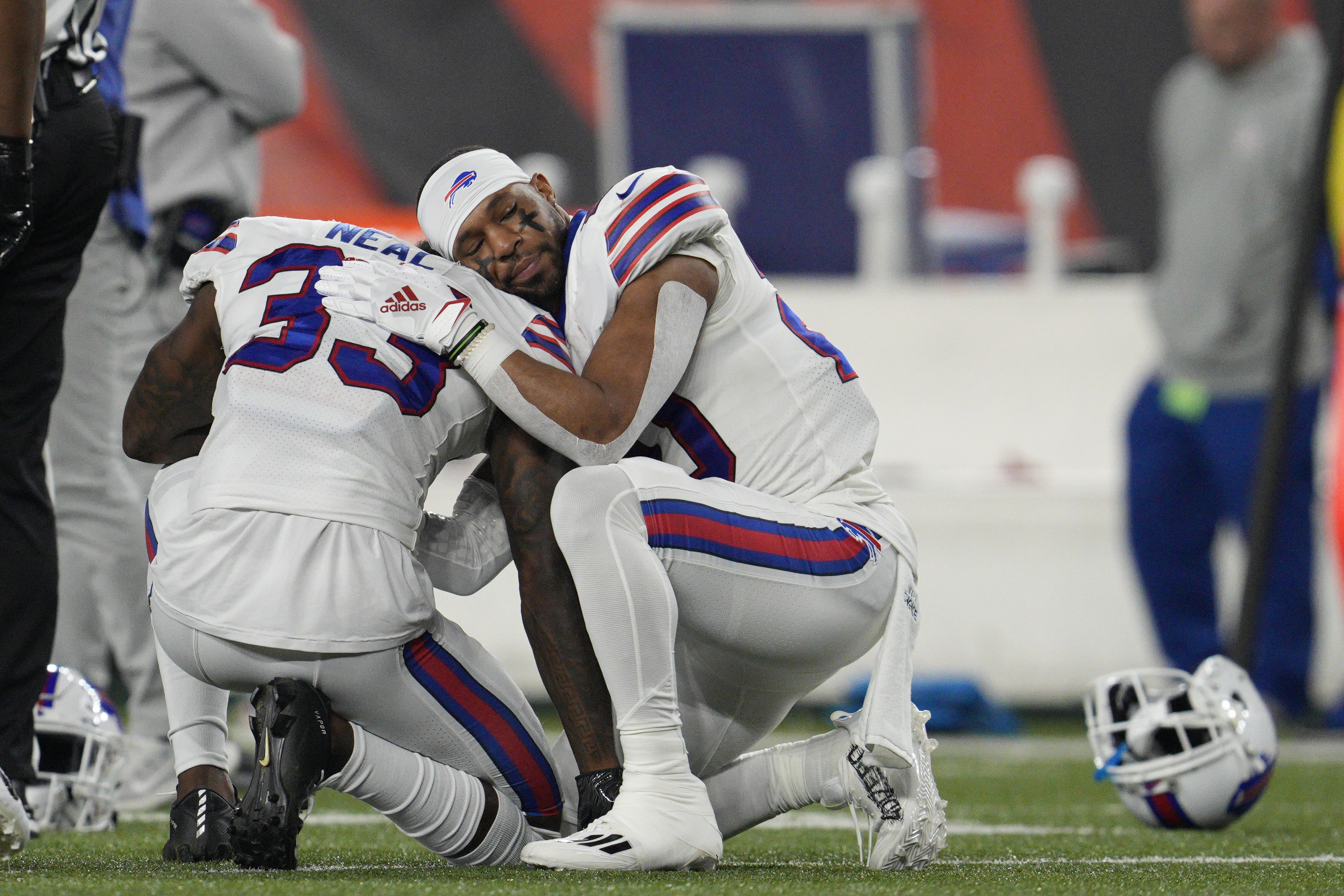 Cincinnati Bengals wide receiver Tee Higgins (85) reacts after