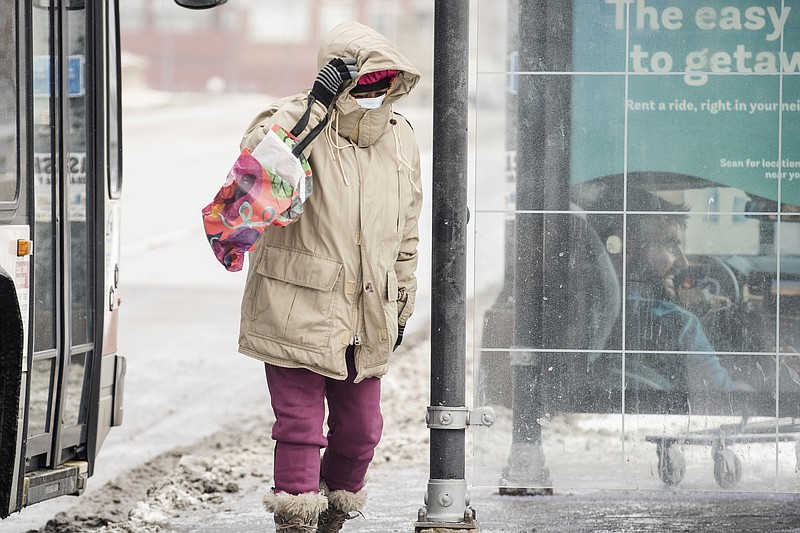 California prepares for flooding Midwest hit with snow ice