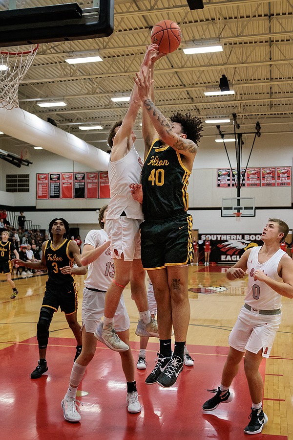 Fulton boys basketball beats district opponent Southern Boone; Gohring
