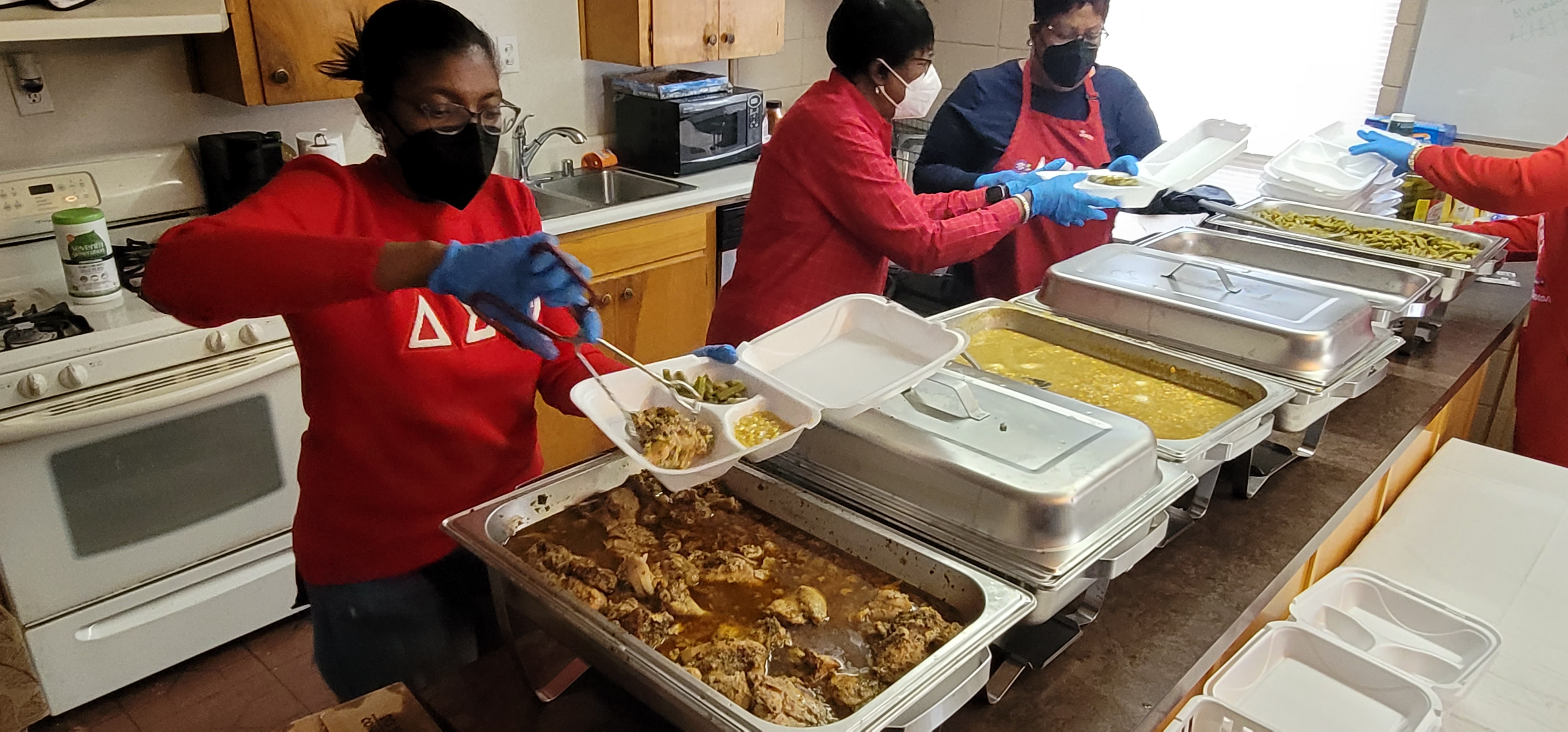 Food pantries providing hot meals in Pine Bluff