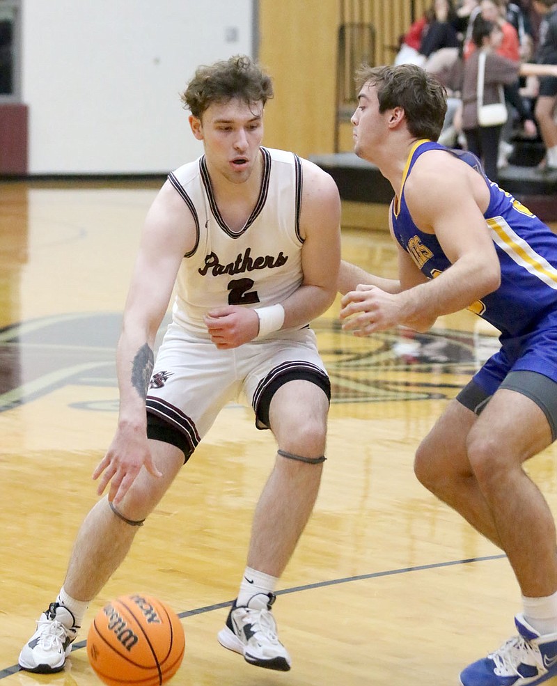 Mark Ross/Special to the Herald-Leader
Siloam Springs senior Dalton Newman (left) works against Mountain Home's Robert Dover during the Panthers' 64-51 win Friday, Jan. 6, at Panther Activity Center. Newman had 24 points in the victory.