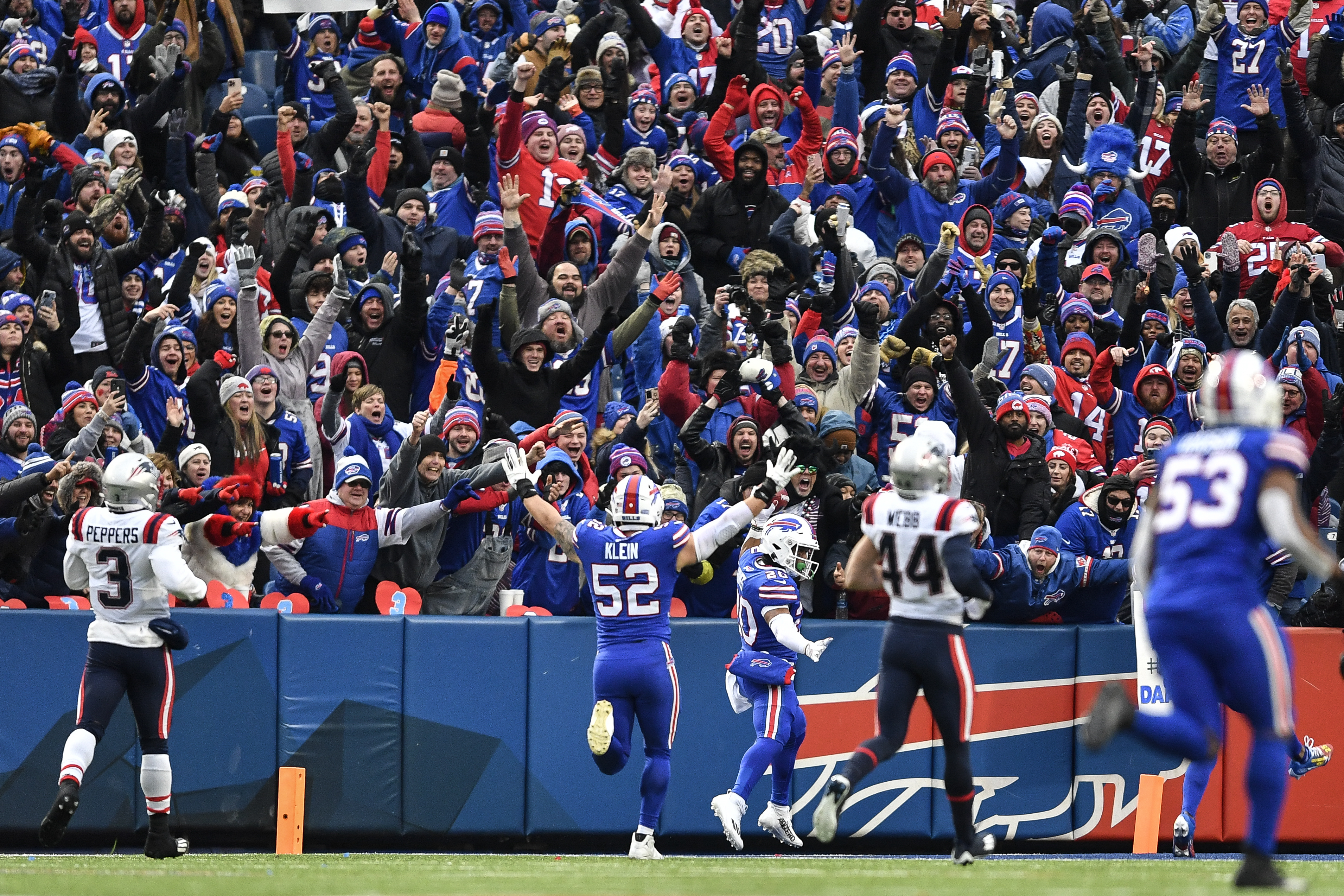 Bills knock out Patriots, regain division control with 33-21 win