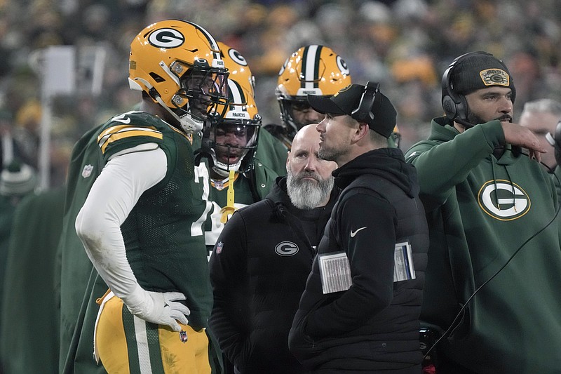 Packers' Walker apologizes for shove