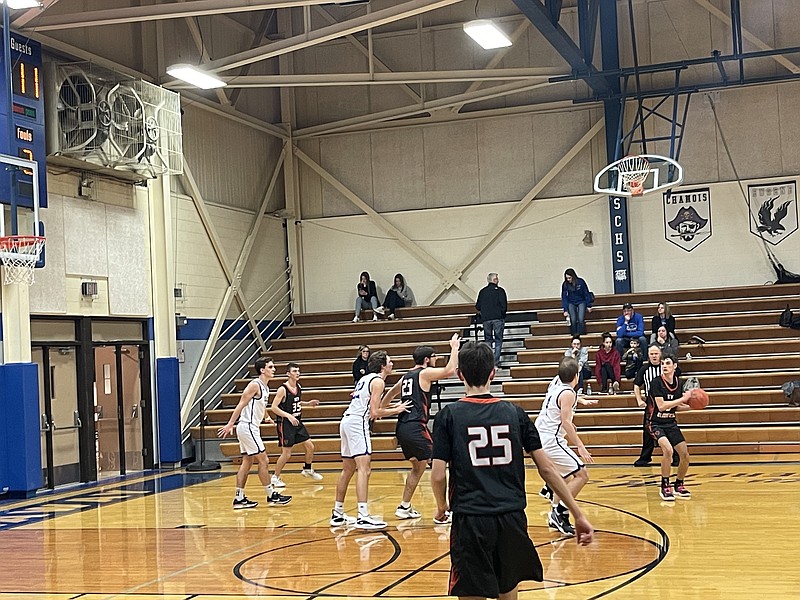 Stateranked Hermann routs New Bloomfield boys basketball in South