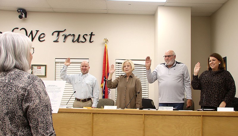 Lynn Kutter/Enterprise-Leader
Farmington City Clerk Kelly Penn gives the oath of office Jan. 9 for City Council members Hunter Carnahan, left Linda Bell, Bobby Morgan and Kara Gardenhire. Gardenhire is the only one who is new to the city council of the four. They will serve four-year terms.