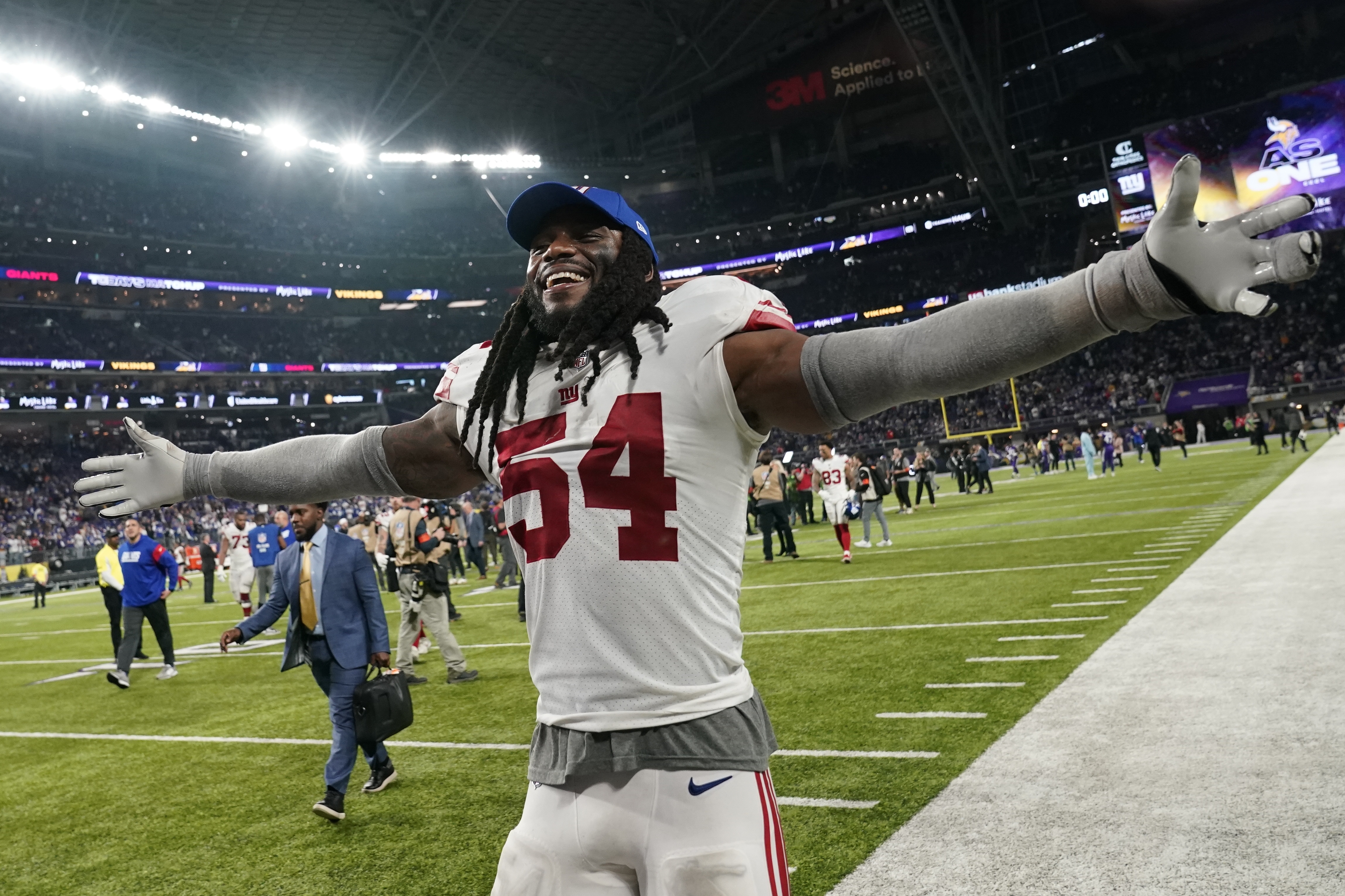 Giants outlast Vikings, 31-24, for 1st playoff win in 11 years