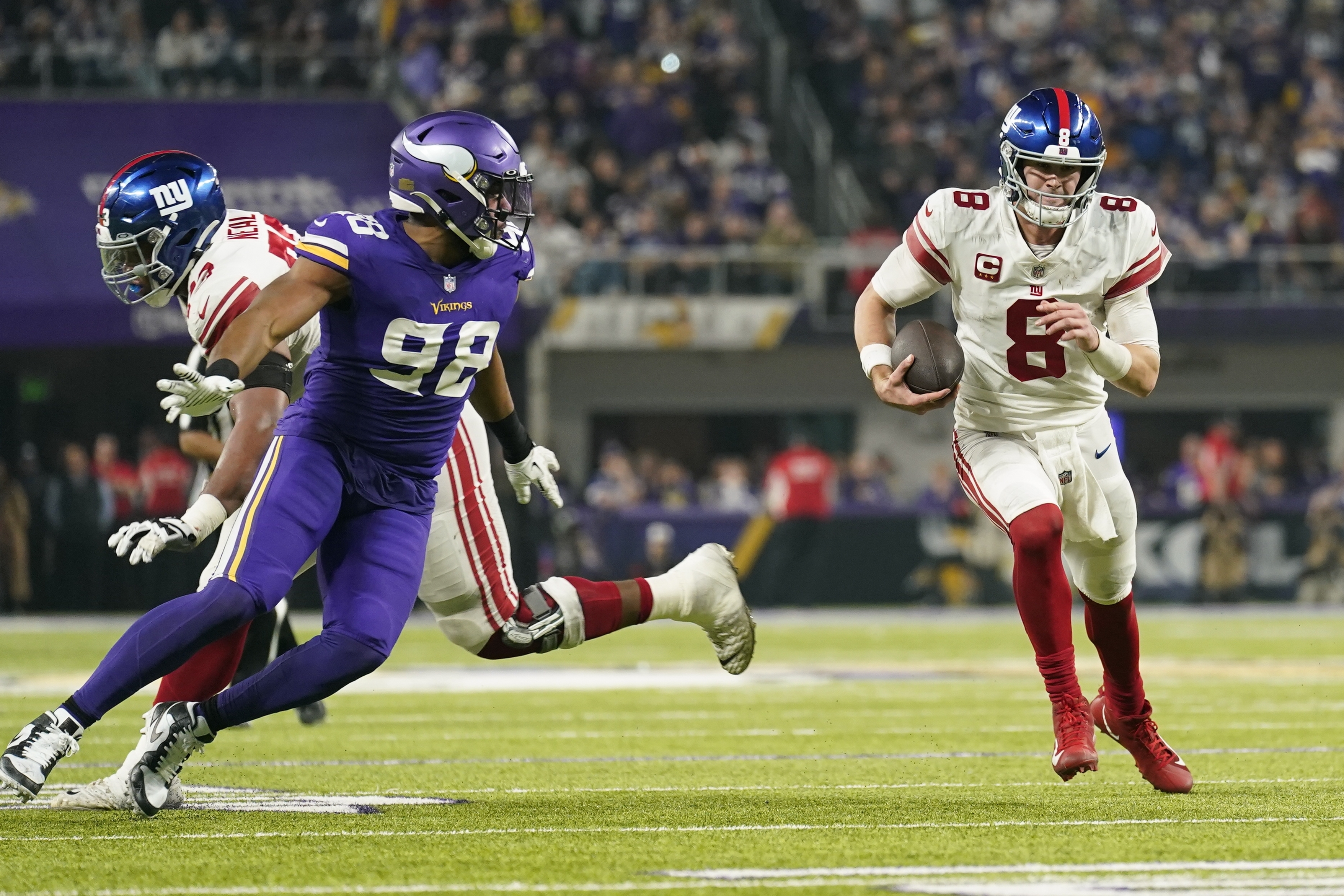 Elite' Daniel Jones carries Giants to first playoff win since 2011