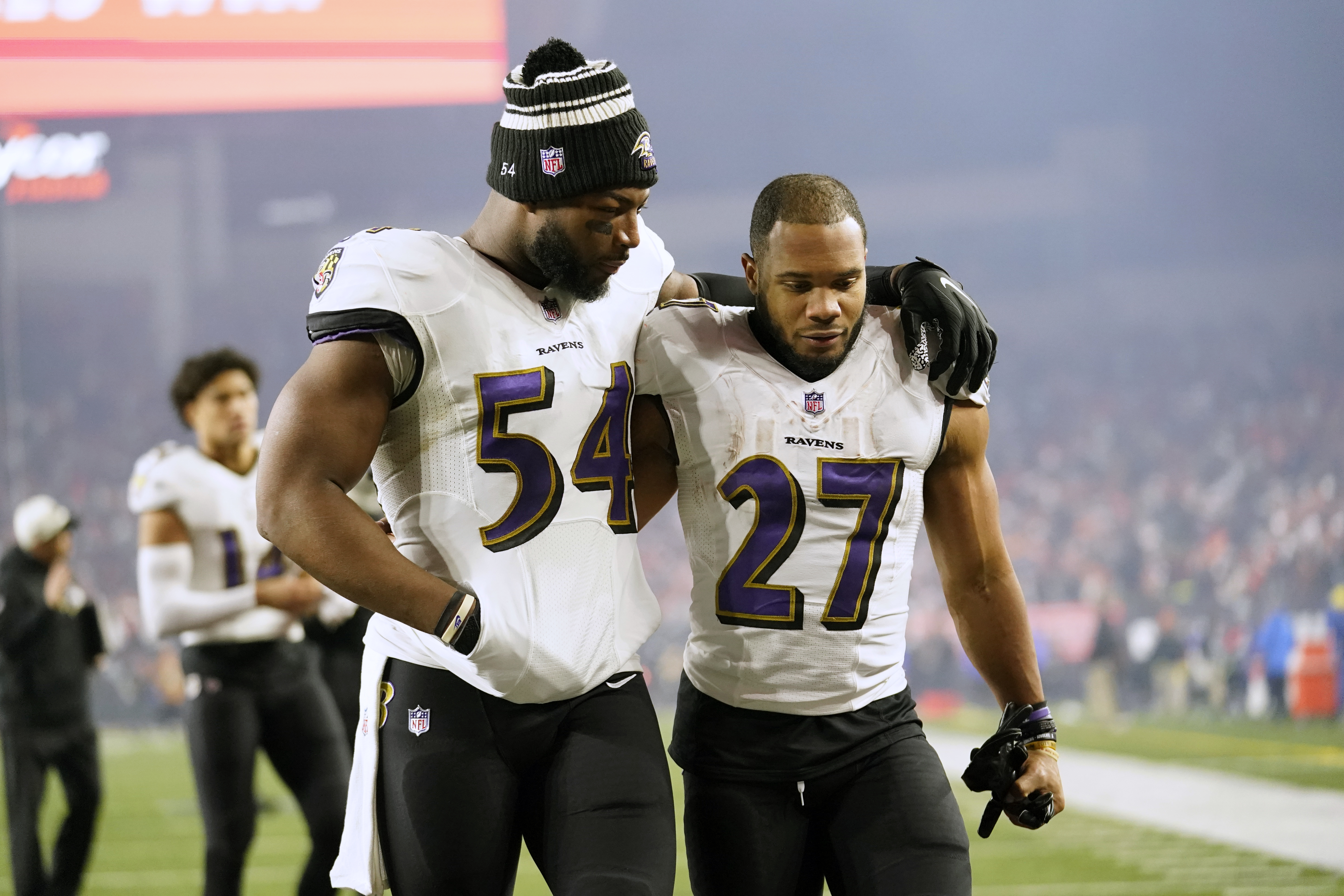 Stunning fumble return TD for Bengals beats Ravens, keeps